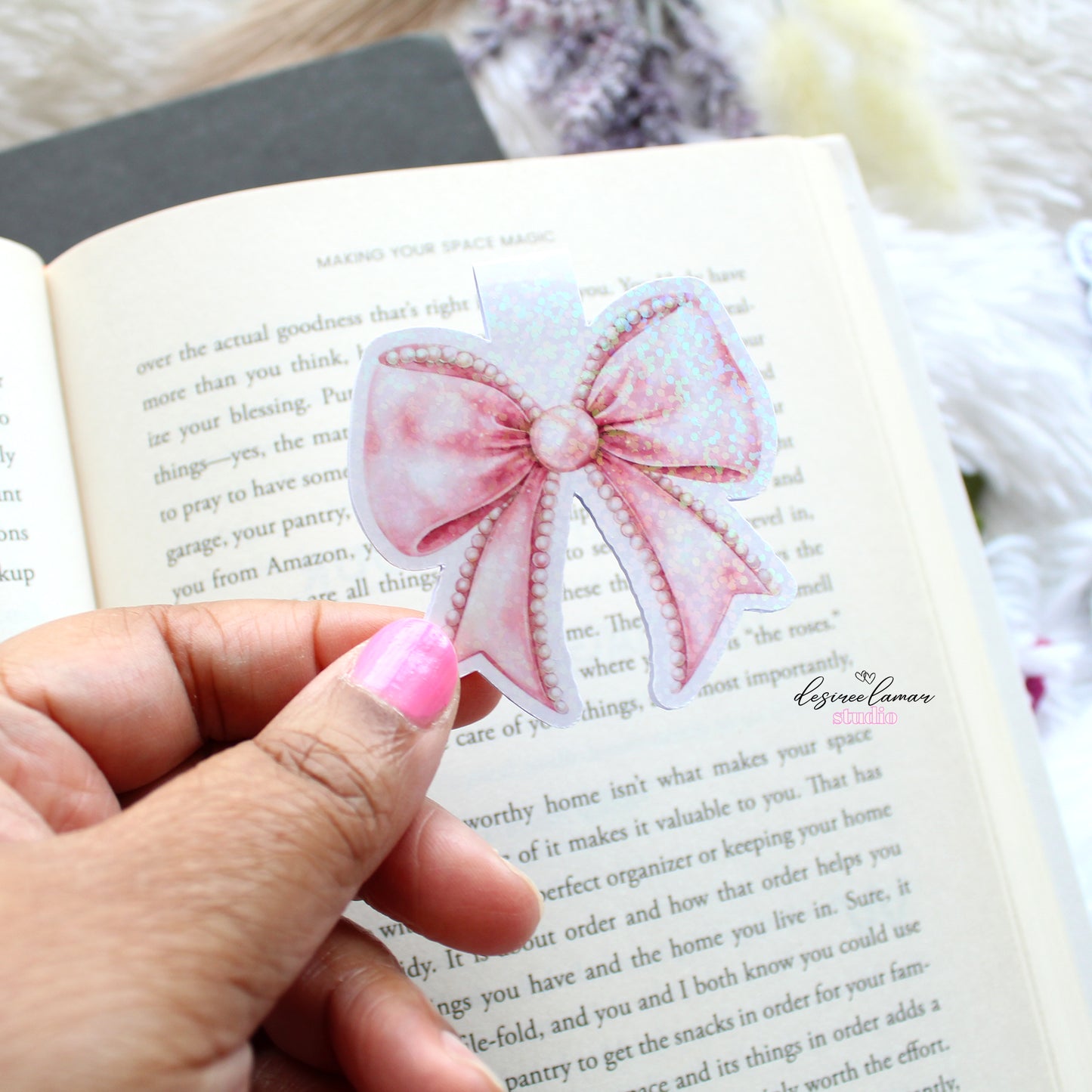 Elegant Holographic Bow Magnetic Bookmark