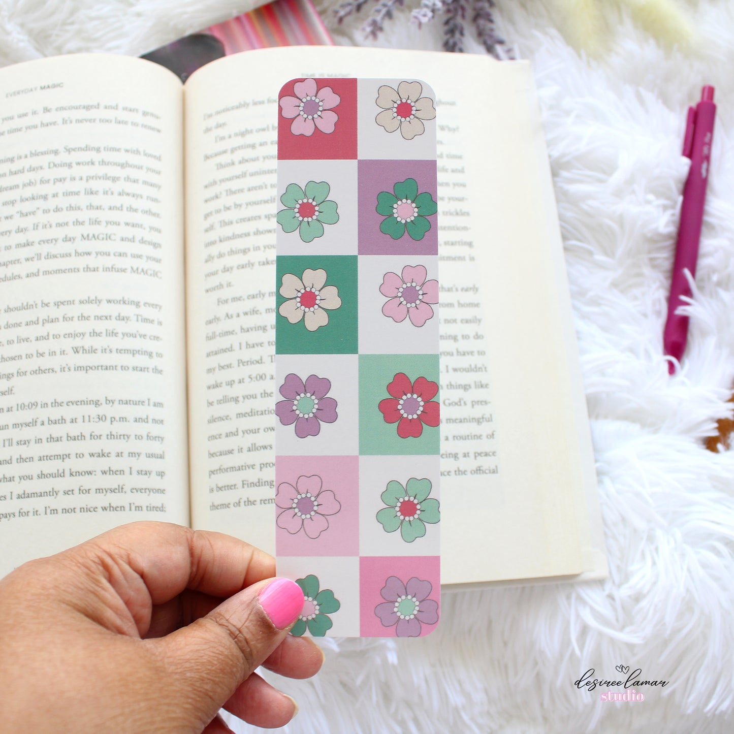 Retro Daisy Bookmark