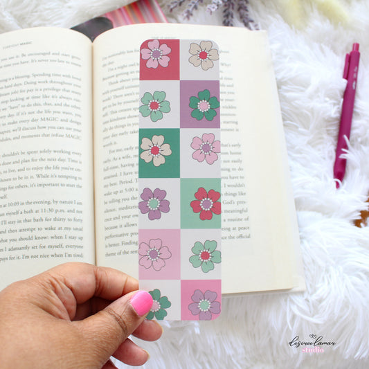 Retro Daisy Bookmark